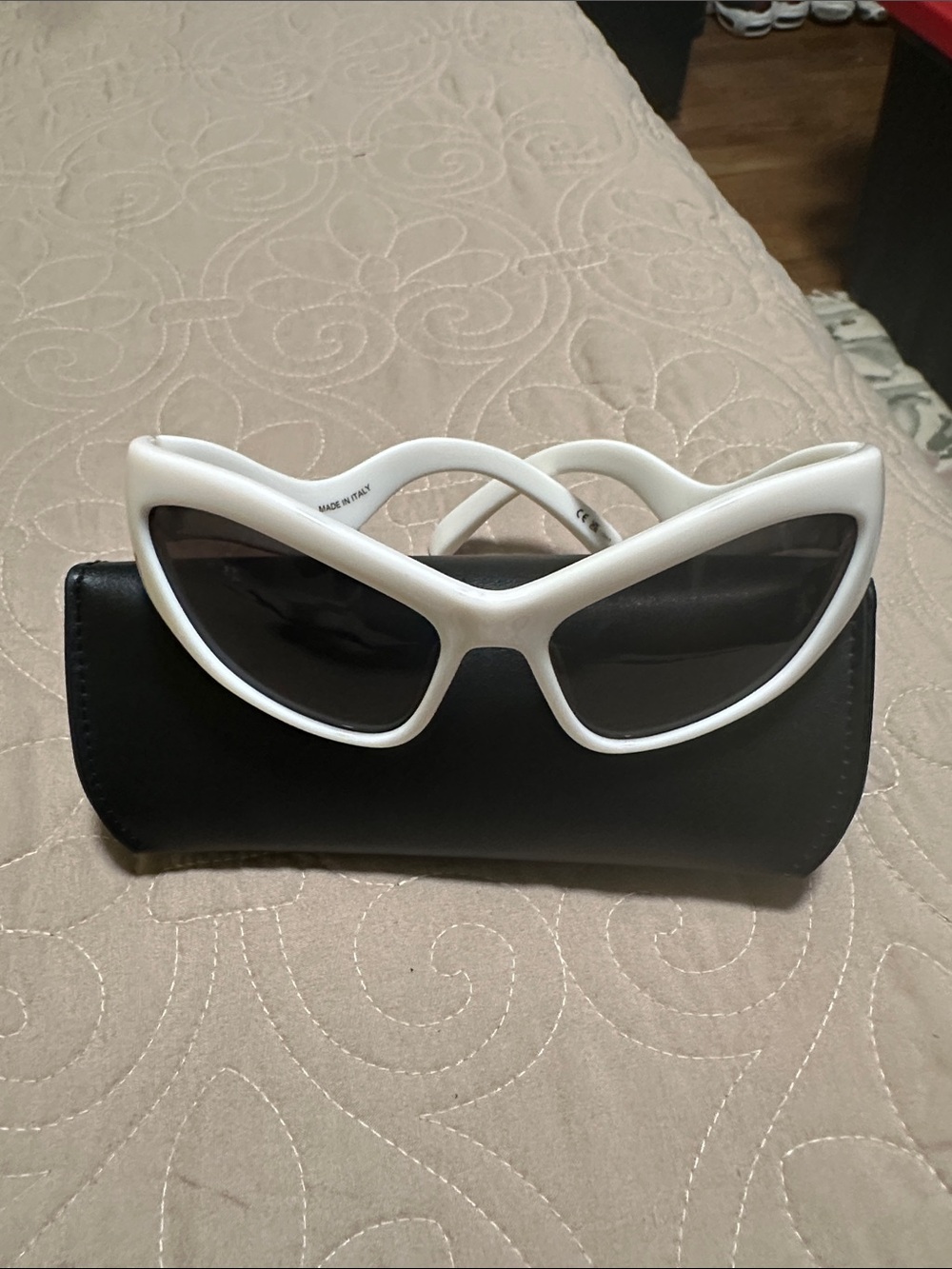 White Cat-Eye Women's Sunglasses - Fashion Accessory